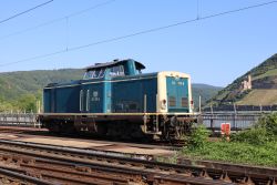 Diesellok der Baureihe 212 in blau-beige der Aggertalbahn Andreas Voll in Bingen