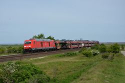 Bombardier Traxx DE Diesellok der Baureihe 245 mit Autozug SyltShuttle Niebüll - Westerland auf der Insel Sylt kurz hinter dem Hindenburgdamm