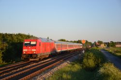 Bombardier Traxx DE Diesellok der Baureihe 245 mit Ersatzzug aus InterRegio Wagen für RE 6 Hamburg - Westerland (Sylt) bei Langenhorn (Schleswig)