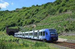 Dieseltriebwagen LINT 81 vlexx Baureihe 620 im Nahetal am Tunnelportal des Großen Norheimer Tunnels