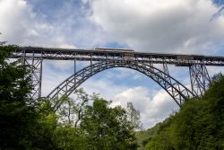 Dieseltriebwagen LINT 41 Abellio Baureihe 648 als S7 Wuppertal - Solingen auf der Müngstener Brücke