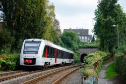 Dieseltriebwagen Alstom LINT 41 Abellio Baureihe 648 als S7 Wuppertal - Solingen am Tunnelportal des Weyersberger Tunnel in Solingen