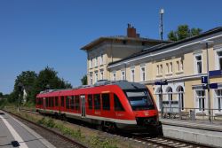 Dieseltriebwagen LINT 41 Deutsche Bahn DB Baureihe 648 im Bahnhof Ratzeburg in Schleswig-Holstein an der Strecke Lübeck - Lüneburg