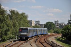 Metro Amsterdam Station Noord mit Alstom Metropolis U-Bahn