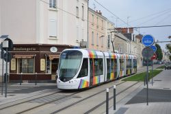 Straßenbahn Citadis 302 Tram Angers nahe der Haltestelle Strasbourg