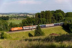 Österreich E-Lok Siemens Taurus Reihe 1216 der ÖBB Opernfestival Arena di Verona mit Eurocity bei Aßling in Oberbayern