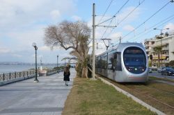 Straßenbahn Athen Ansaldo Sirio Tram an der Küste der Ägäis Strand Mittelmeer