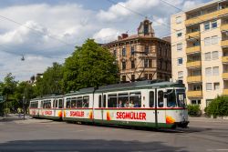 Straßenbahn Augsburg Esslinger GT4 am Theodor-Heuss-Platz