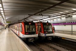 U-Bahn Barcelona Metro Serie 9000 Linie L2 in der Station Bac de Roda