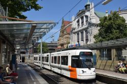 Stadtbahn Bielefeld HeiterBlick Vamos an der Haltestelle Rathaus vor dem Stadttheater