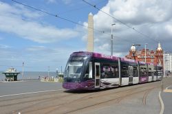 Straßenbahn Blackpool Tram Bombardier Flexity Outlook 2 am North Pier