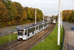 Stadtbahn Bochum U-Bahn Bogestra Stadler Tango auf der Strecke der U35 Richtung Hustadt vor der Ruhr-Universität