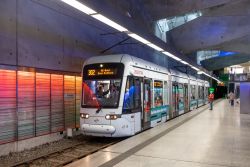 Straßenbahn Bochum Tram Stadler Variobahn der Bogestra in der unterirdischen Haltestelle Bochum Rathaus Süd