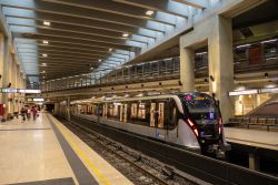 U-Bahn Brüssel Bruxelles Metro CAF M7 in der Station Schuman im Europaviertel