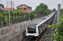 U-Bahn Bukarest Bucuresti Bombardier Movia im Oberirdischen Abschnitt nahe der Endstation Berceni