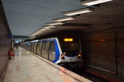 U-Bahn Bukarest Bucuresti CAF in der Station Eroii Revolutiei