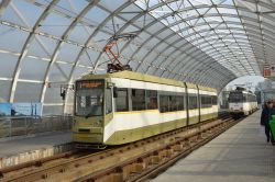 Straßenbahn Bukarest Bucuresti Tram Bucur Low Floor in der modernen Station Basarab