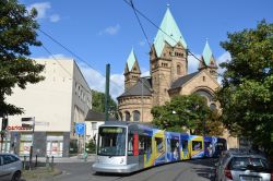 Stadtbahn Düsseldorf Straßenbahn Rheinbahn NF10 an der Kreuzkirchen nahe der Station Dreieck