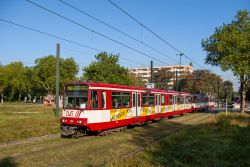 Stadtbahn Duisburg Straßenbahn Düwag B-Wagen B80C der DVG in Düsseldorf auf dem Rasengleis am Freiligrathplatz