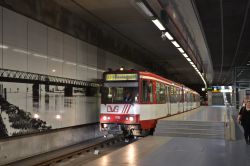 Stadtbahn Duisburg Straßenbahn Düwag B-Wagen B80C der DVG in der Station Duisburg Meiderich Bahnhof