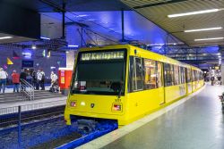 Stadtbahn Essen Ruhrbahn U-Bahn Docklands Light Railway aus London in der Station Hauptbahnhof (Blaue Grotte)