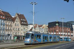 Straßenbahn Breslau Wroclaw Tram Skoda 19T an der Haltestelle Rynek